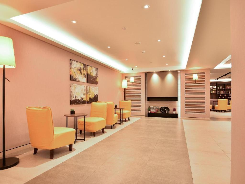 Home Inns Plus Shanghai Xujiahui Branch Esterno foto