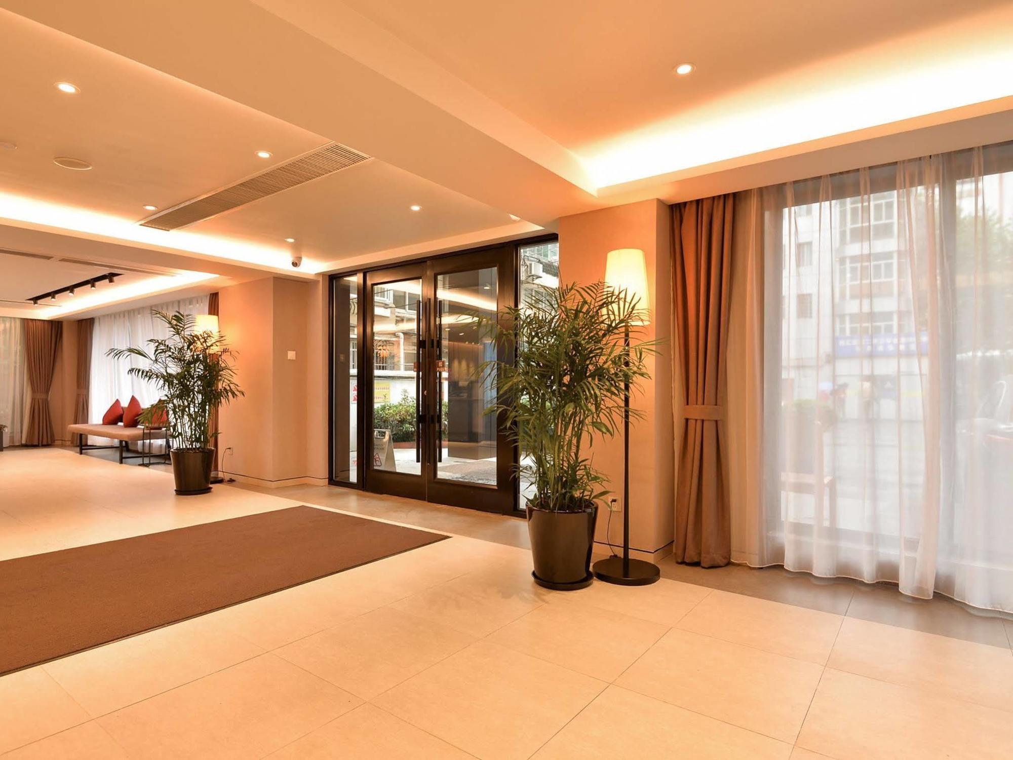 Home Inns Plus Shanghai Xujiahui Branch Esterno foto