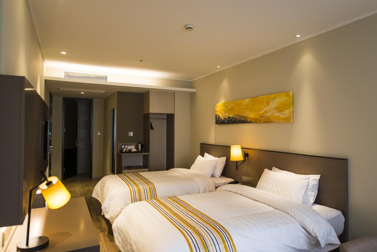 Home Inns Plus Shanghai Xujiahui Branch Esterno foto