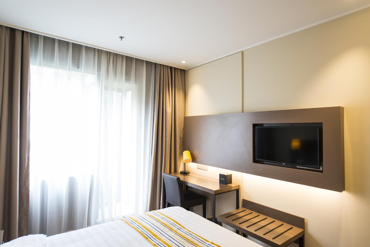 Home Inns Plus Shanghai Xujiahui Branch Esterno foto