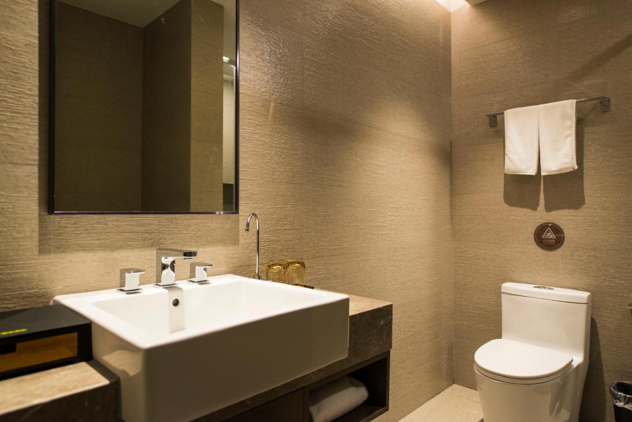 Home Inns Plus Shanghai Xujiahui Branch Esterno foto