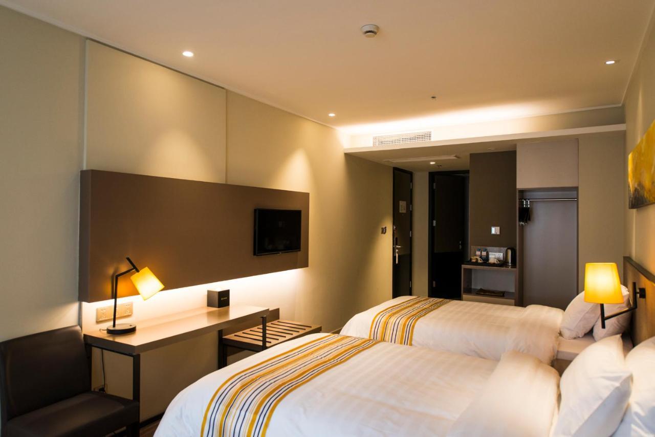 Home Inns Plus Shanghai Xujiahui Branch Esterno foto
