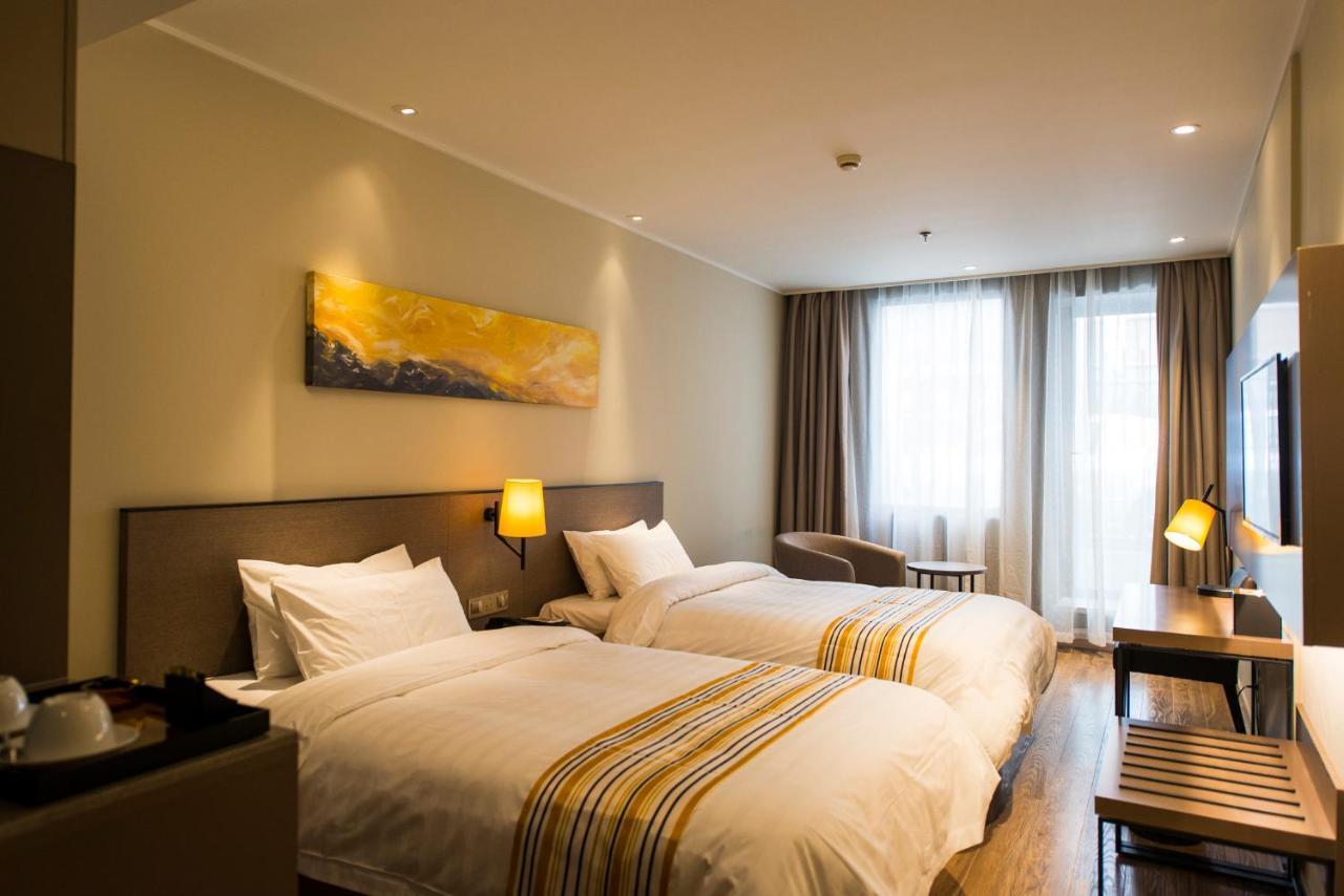 Home Inns Plus Shanghai Xujiahui Branch Esterno foto