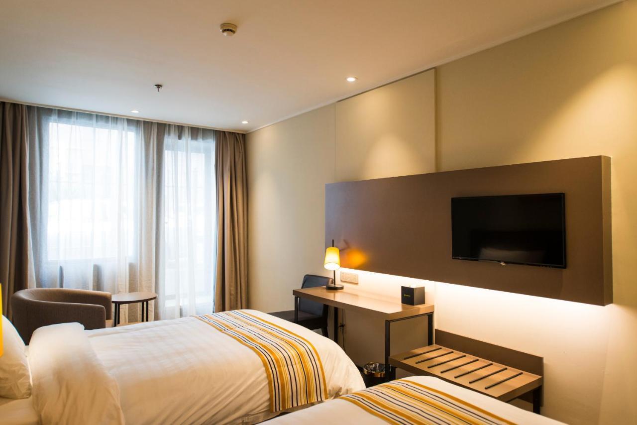 Home Inns Plus Shanghai Xujiahui Branch Esterno foto