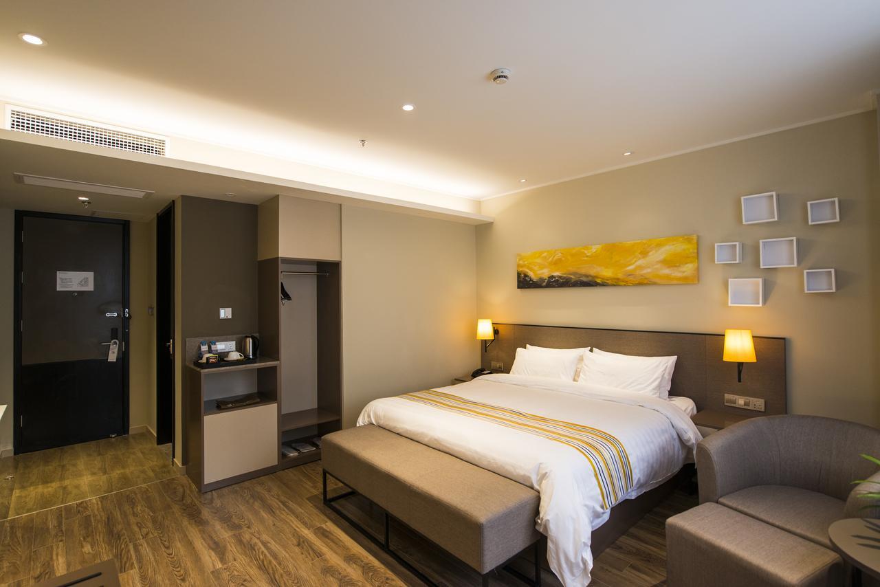 Home Inns Plus Shanghai Xujiahui Branch Esterno foto