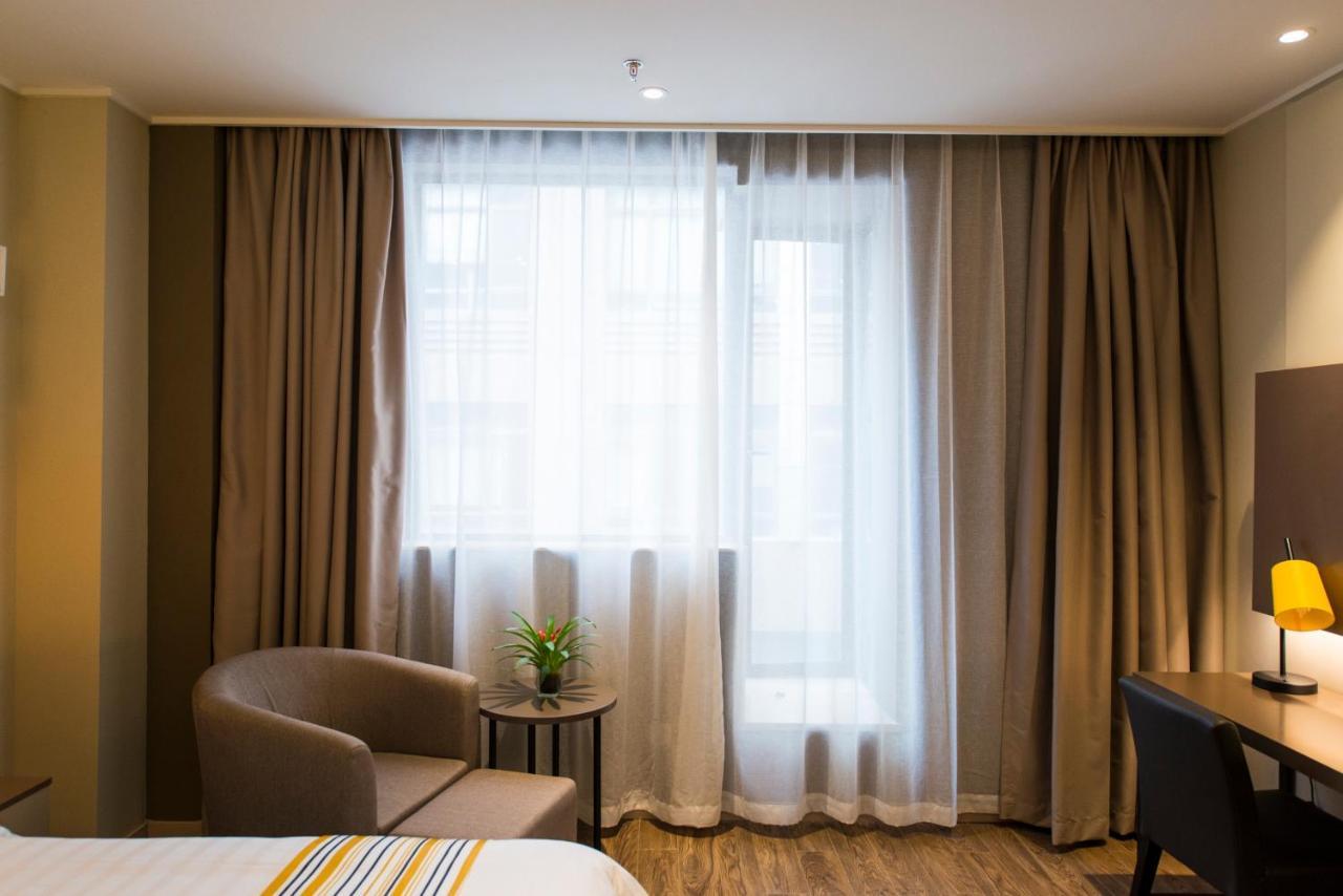 Home Inns Plus Shanghai Xujiahui Branch Esterno foto