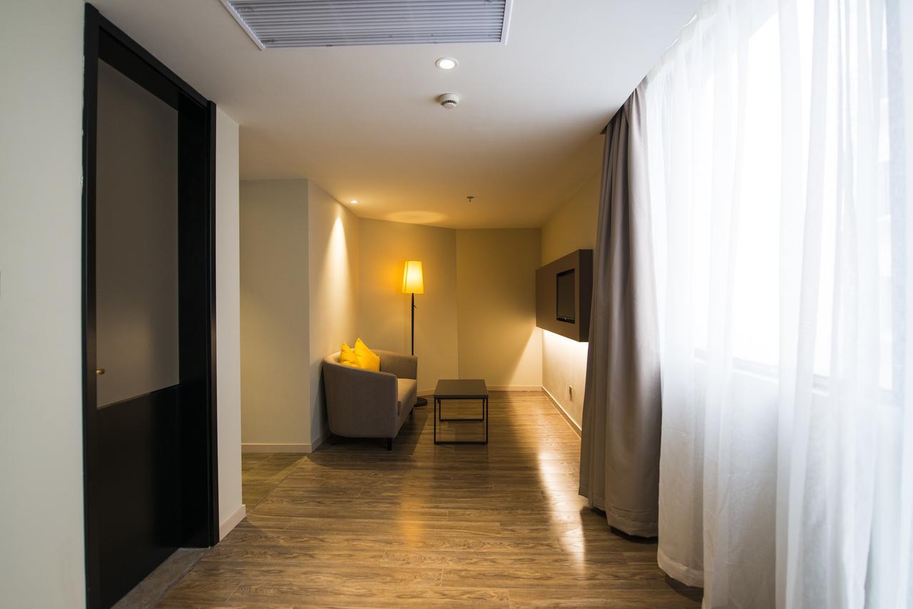 Home Inns Plus Shanghai Xujiahui Branch Esterno foto