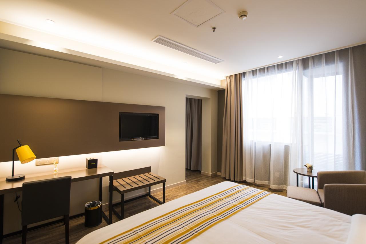 Home Inns Plus Shanghai Xujiahui Branch Esterno foto