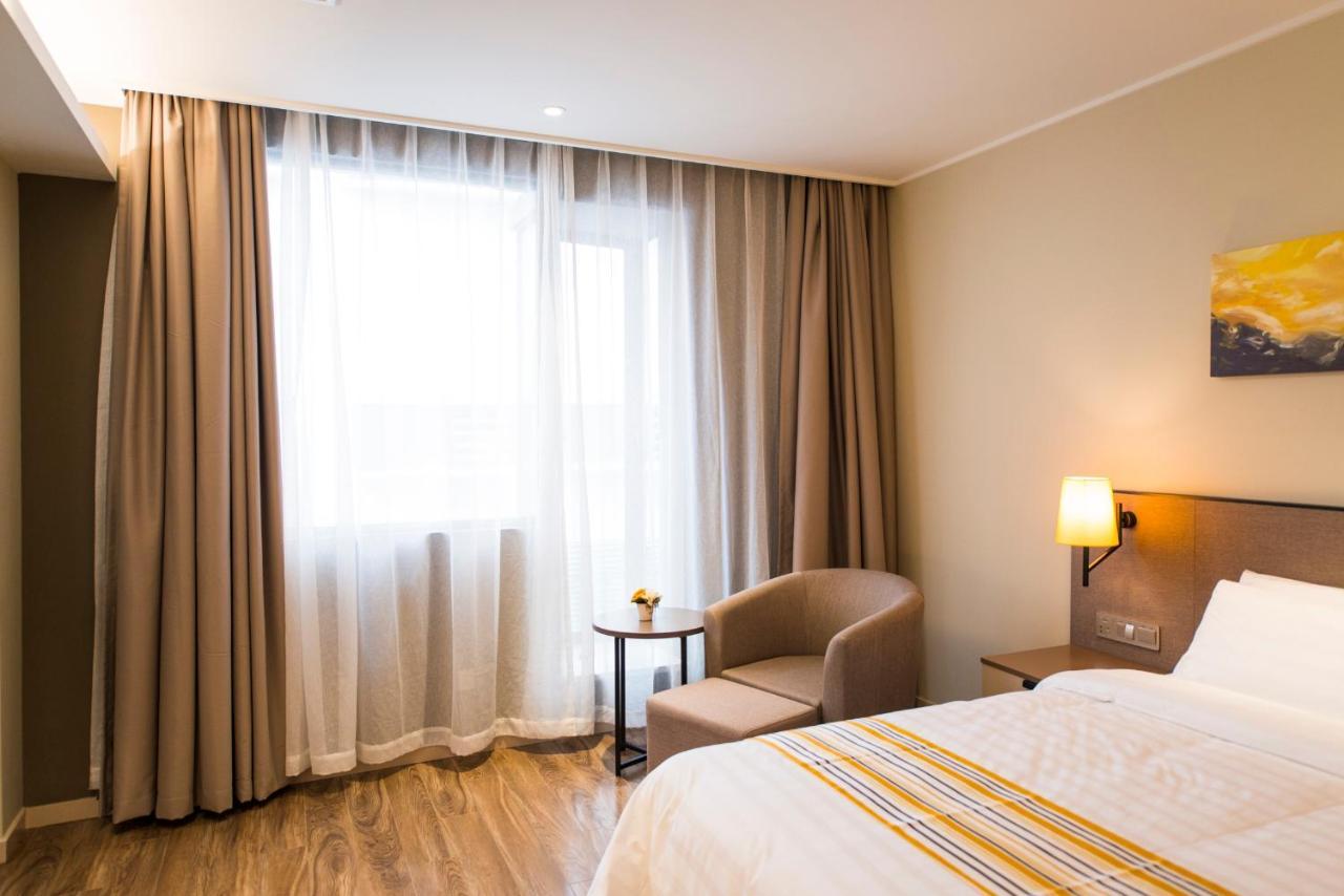 Home Inns Plus Shanghai Xujiahui Branch Esterno foto